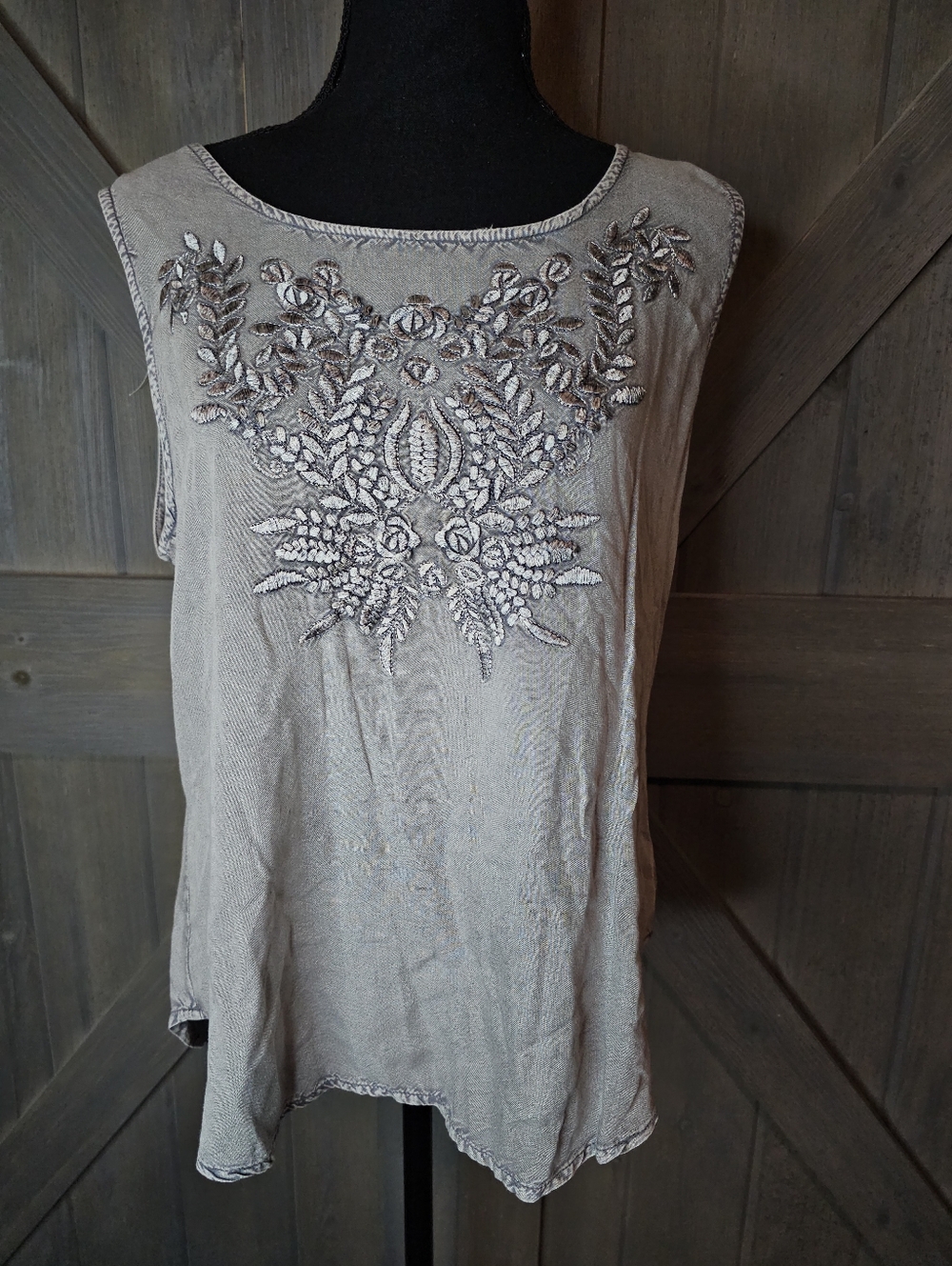 Nwt Solitaire Embroidered Tank Top sz Small